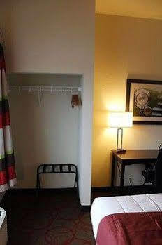 Inn At Hunters Run Watford City Екстериор снимка