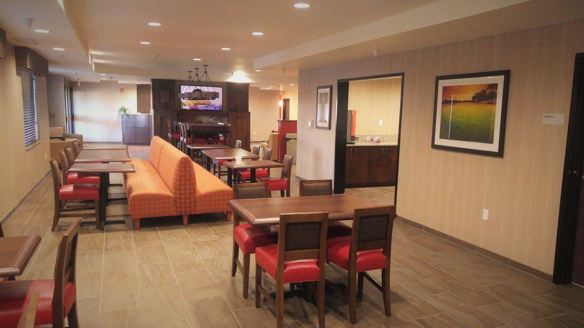 Inn At Hunters Run Watford City Екстериор снимка