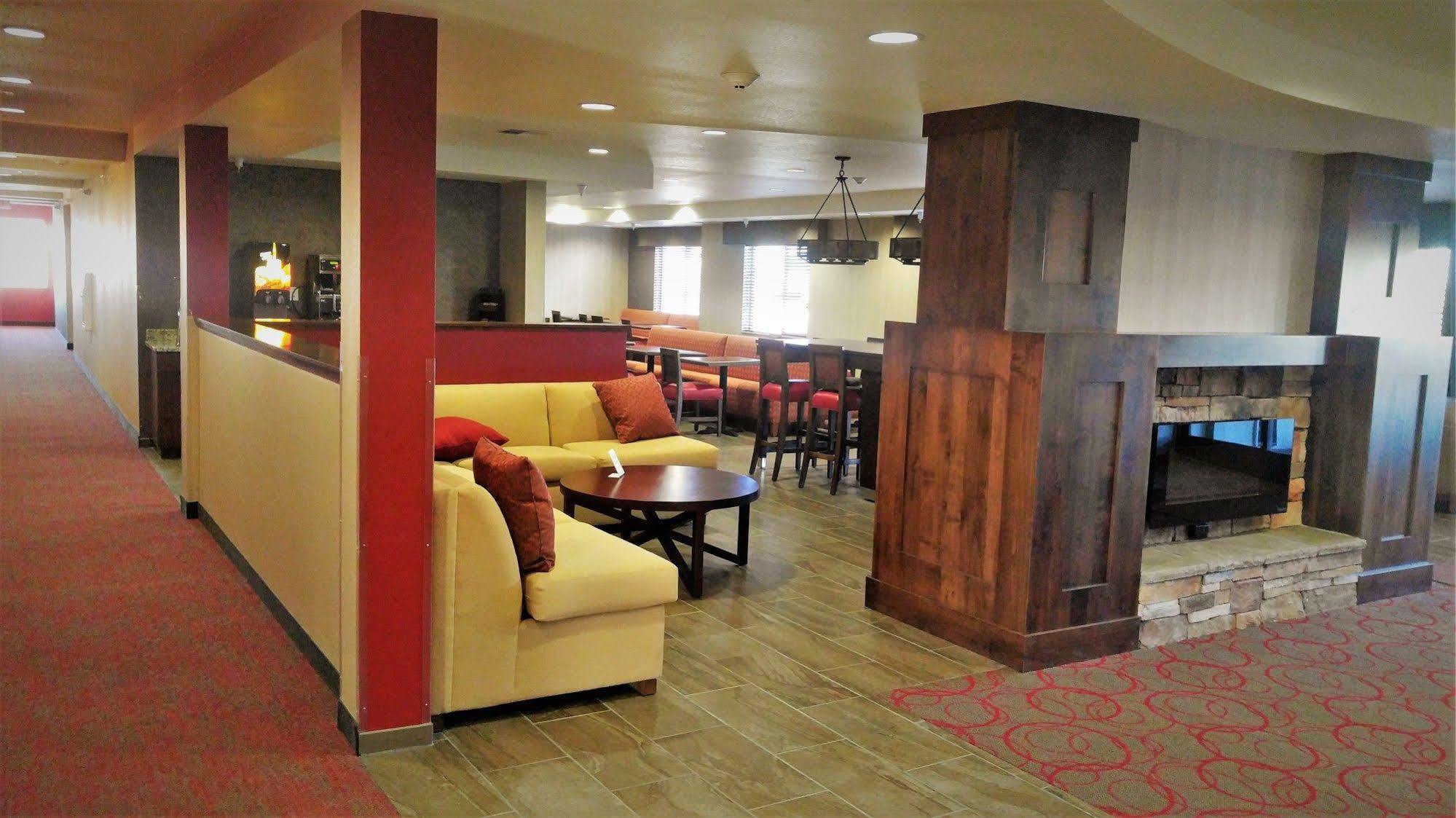 Inn At Hunters Run Watford City Екстериор снимка